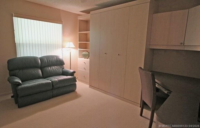 Building Photo - 300 SW South River Dr