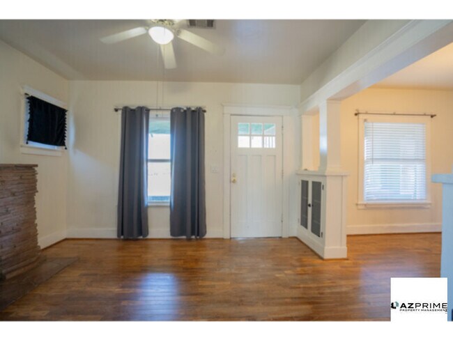 Building Photo - Charming 3/1 Historic Phoenix Home with Modern Comforts!