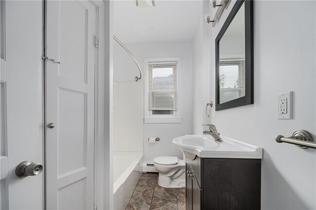 Building Photo - 112 Kimball St