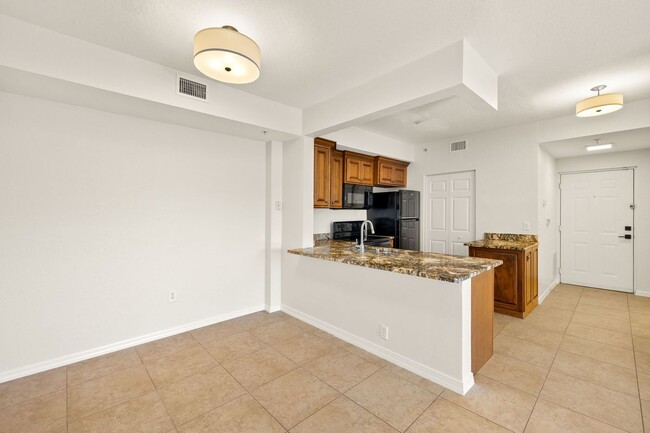 Building Photo - 6401 Aragon Way