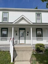 Front of the double - 906 1/2 S Mulberry St