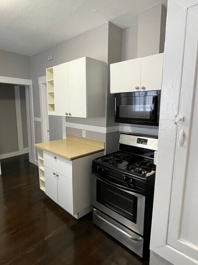 Building Photo - 869 Brockhurst St