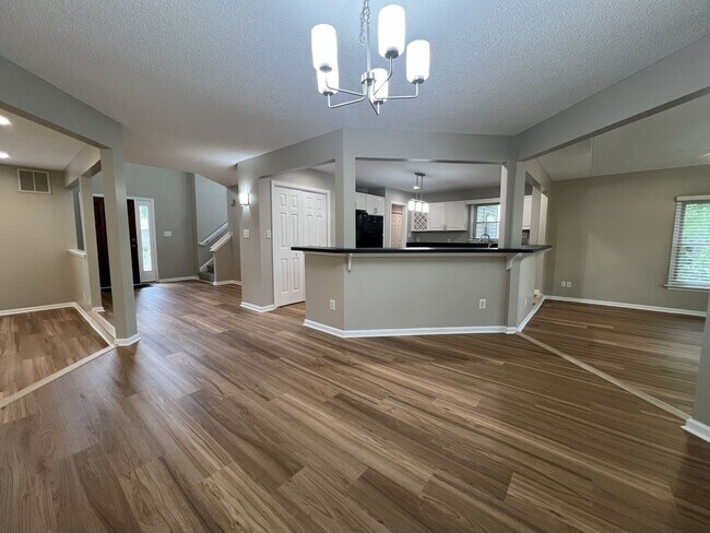 Building Photo - Beautifully Updated Kiln Creek Home with G...