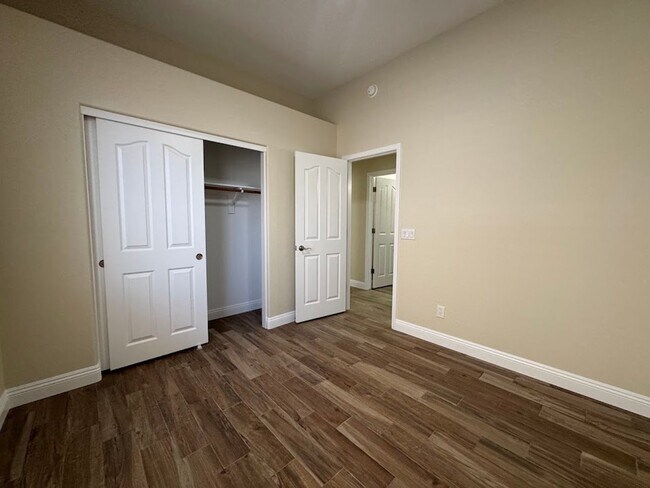 Building Photo - 4714 E Paso Trail
