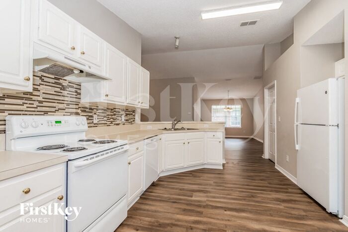 Building Photo - 7354 Ironside Dr W