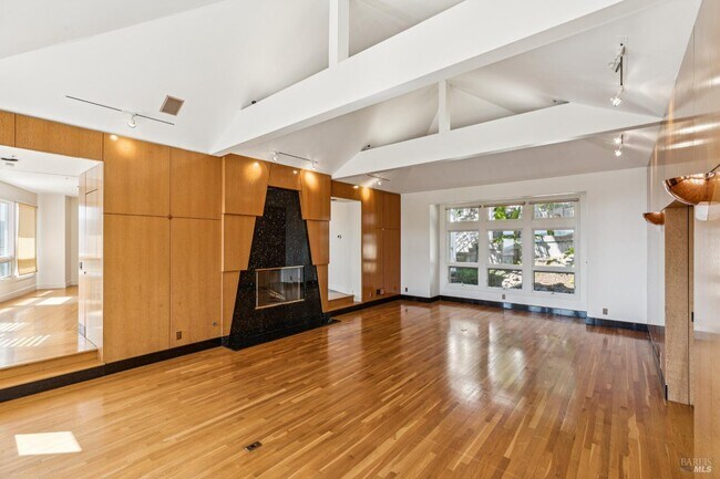 Building Photo - 95 Spring Ln