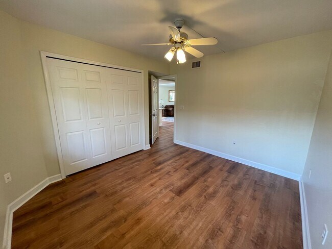 Building Photo - ANNUAL RENTAL - 3 BED / 2 BATH WITH CARPOR...