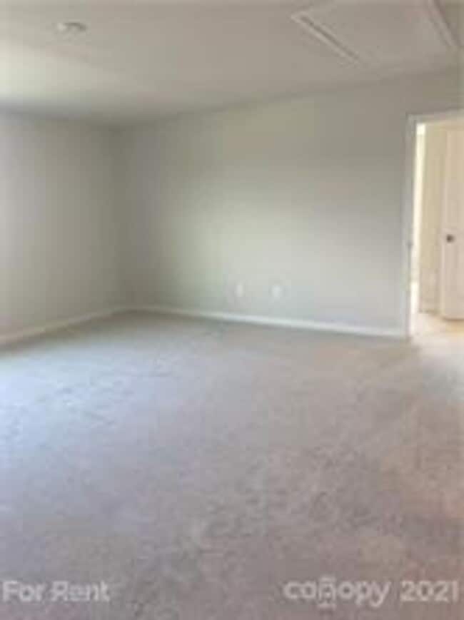 Building Photo - New Home in Desirable Palisades!