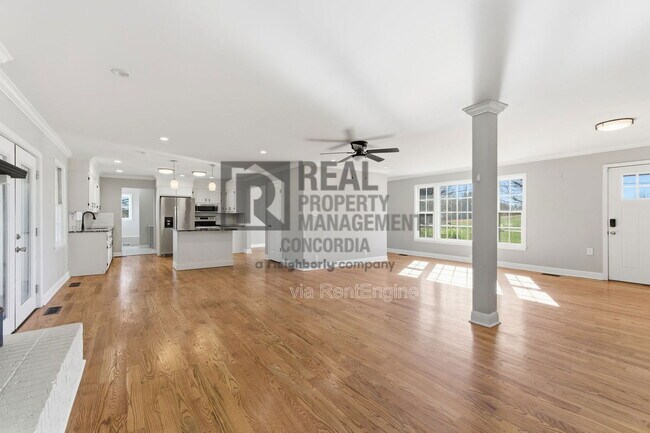 Building Photo - 1246 S Russell St