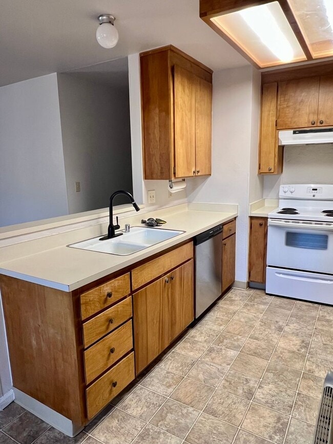 Building Photo - Sutter Creek Duplex