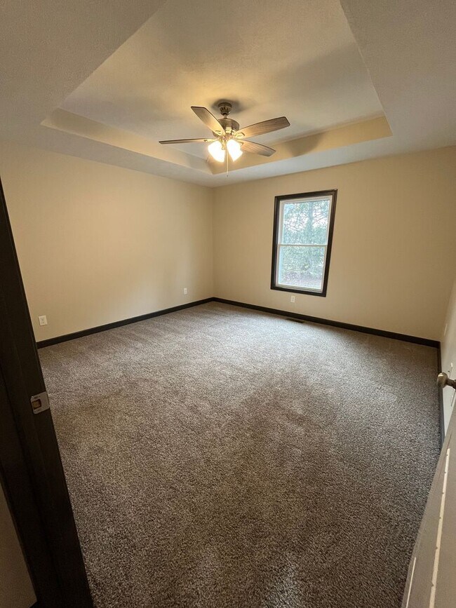 Building Photo - 5062 Catawba Pl Ln