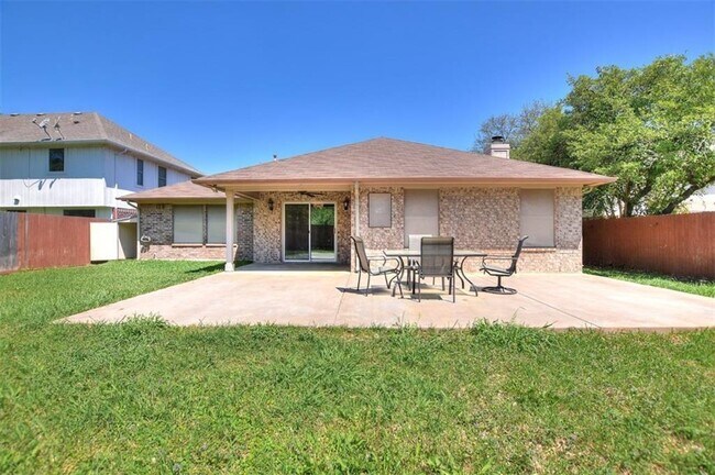 Building Photo - 17820 Park Valley Dr