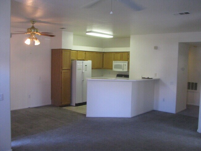 Building Photo - Opulence Community