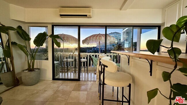 Building Photo - 999 N Doheny Dr