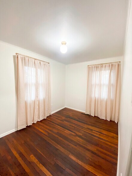 Building Photo - 205 Hickory Ave