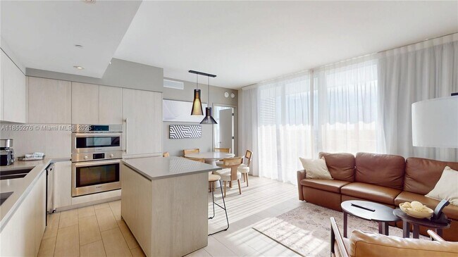 Building Photo - 4010 S Ocean Dr