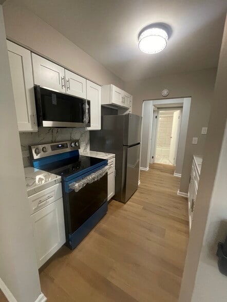 Building Photo - 1047 S Evergreen Ave