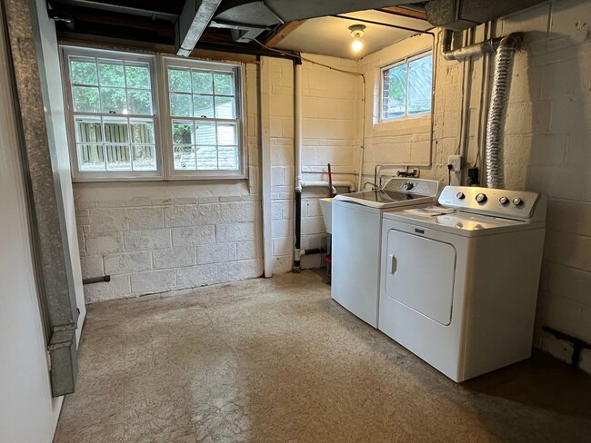 Building Photo - 4408 Glenridge St