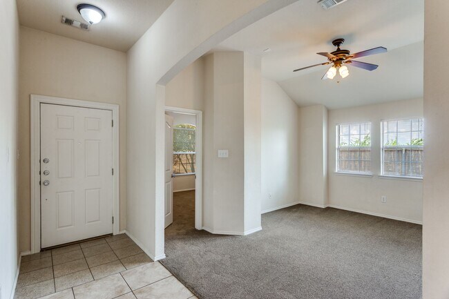Building Photo - A Beautiful Blend of Comfort and Charm — 3 bd/2 Bath; Ready to lease in Vista West!