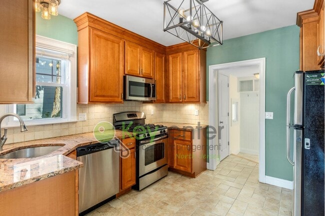 Building Photo - Beautiful 4-Bedroom Home with Fenced Yard ...