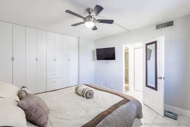 Building Photo - 3801 S Ocean Dr