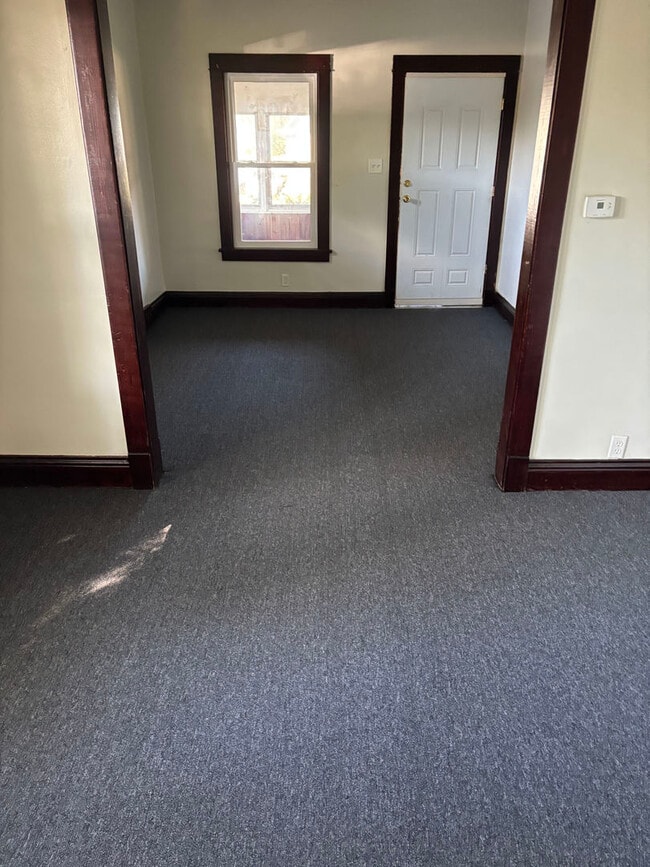 Building Photo - 812 W Park Ave