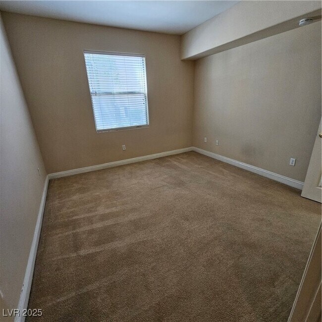 Building Photo - 8000 W Badura Ave