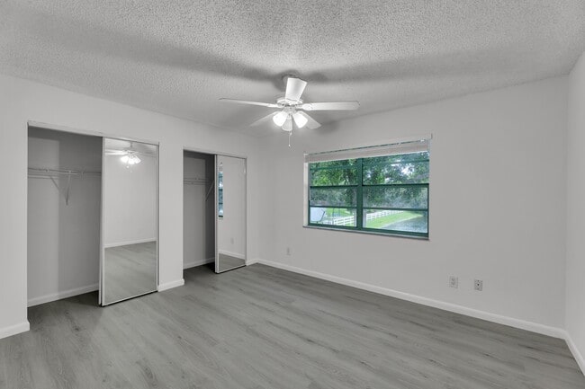 Building Photo - 904 Banks Rd