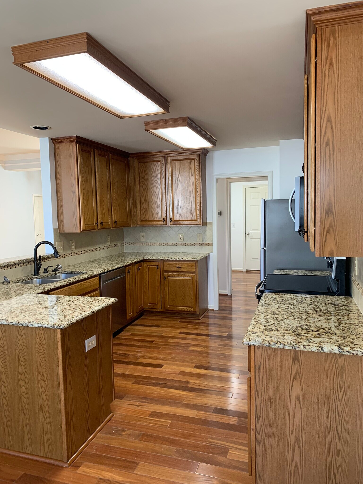 kitchen - 5506 Phillipsburg Dr