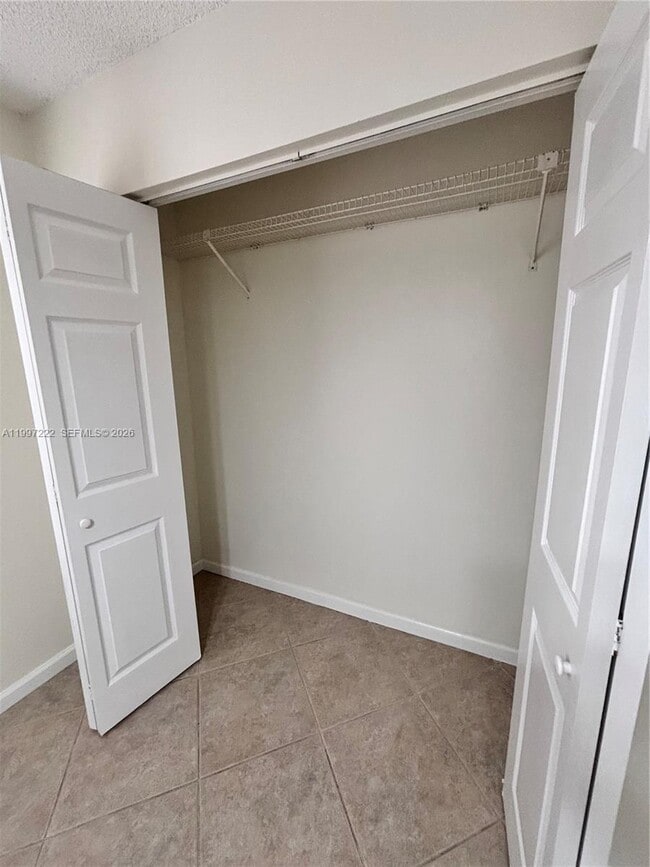 Building Photo - 821 W Beckley Square