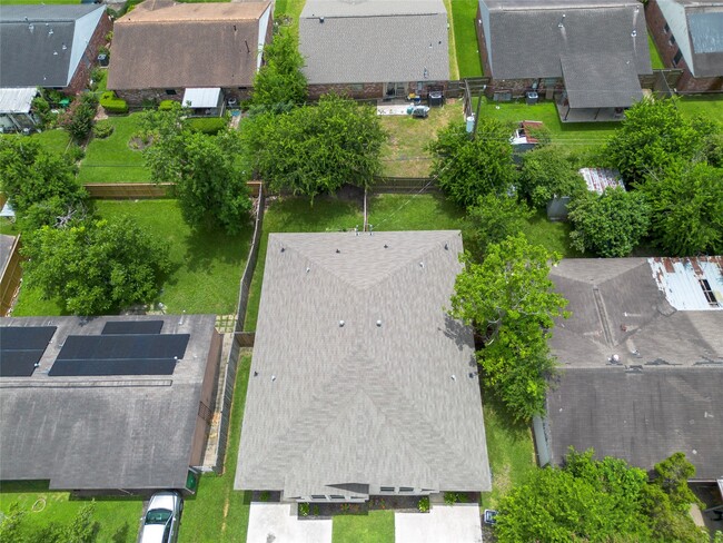 Building Photo - 3915 Brookmeade Dr