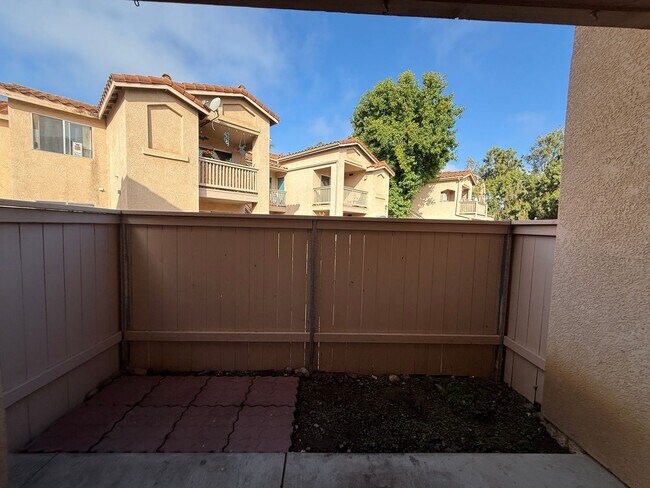 Building Photo - Downstairs Corner Condo in the Gated Community of Las Palmas