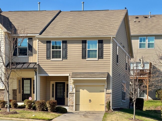 Building Photo - Updated 3BR Townhome | Community Pool, Gym, Pickleball, & Tennis Courts | Easy RTP Access