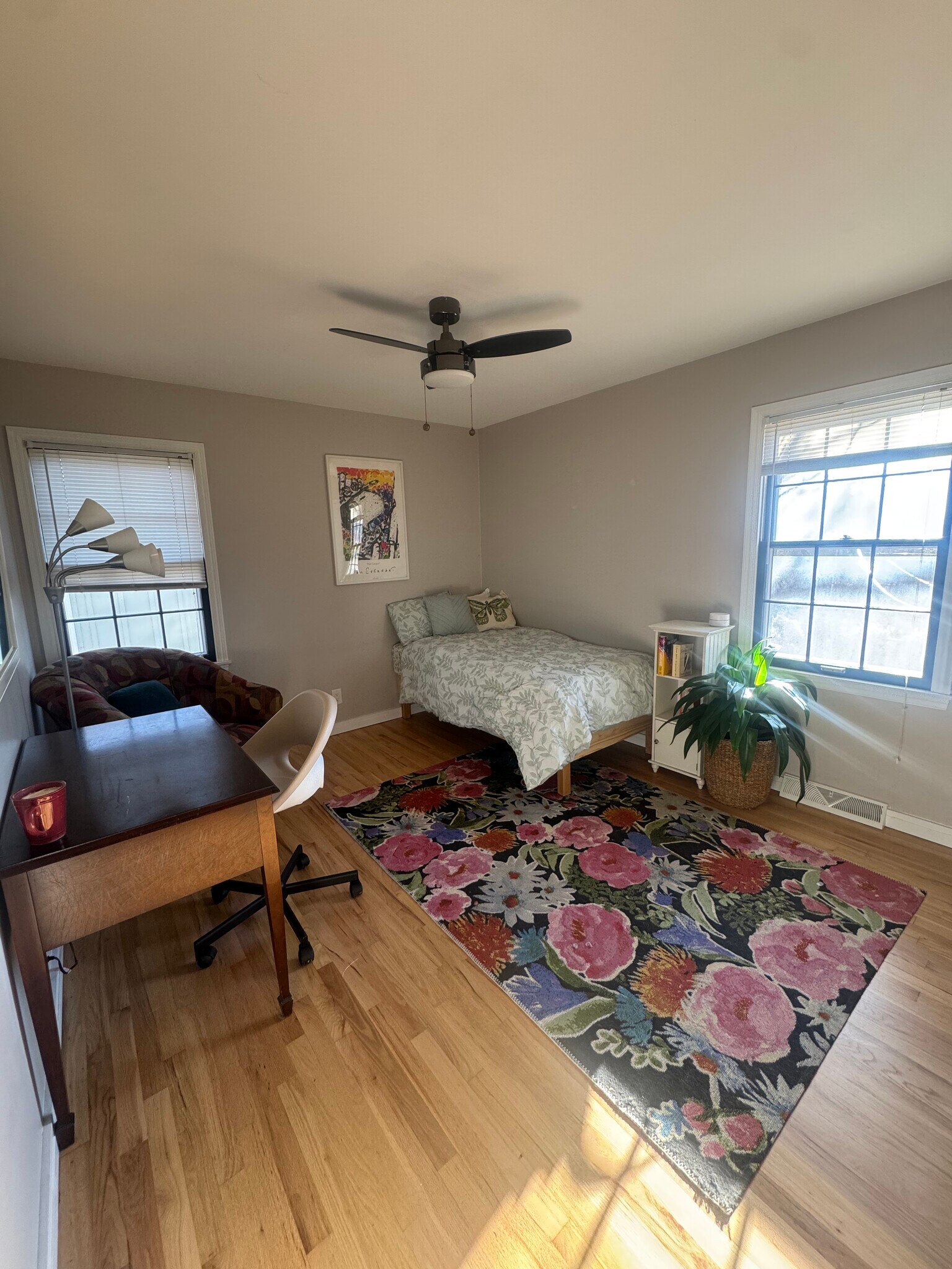 Building Photo - 319 E 100th Ter