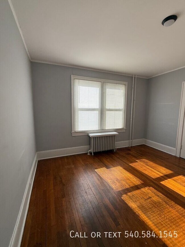 Building Photo - 1610 Hampton Ave SW