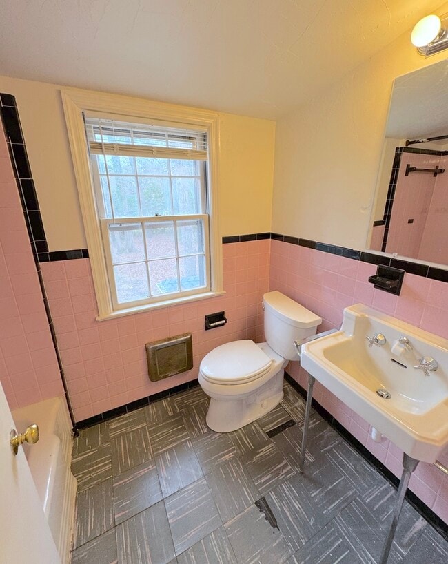 Building Photo - 1313 Frank St