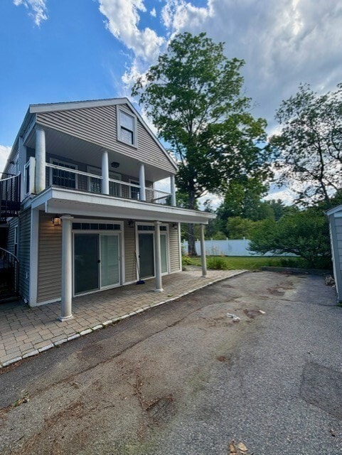 Building Photo - 698 Salem St