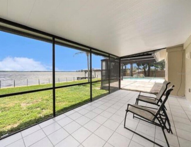 Building Photo - 115 Lake Shore Dr E