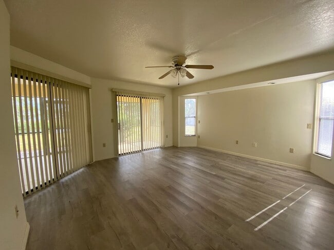 Building Photo - 3568 Middletown St