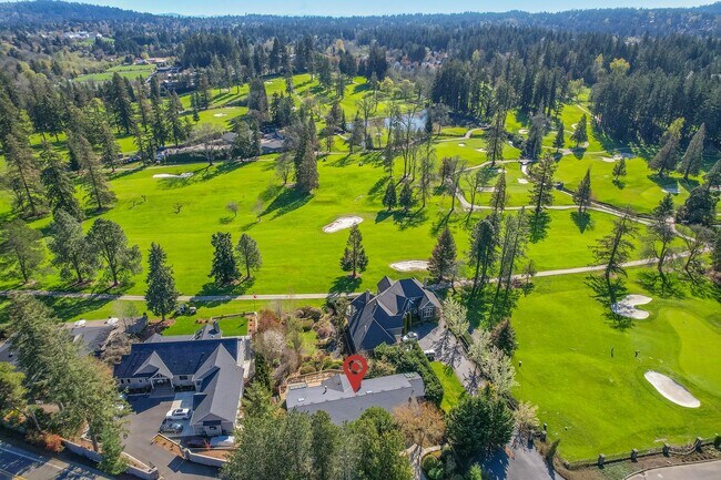 Building Photo - 4-Bedroom Luxury Home for Rent by Portland...