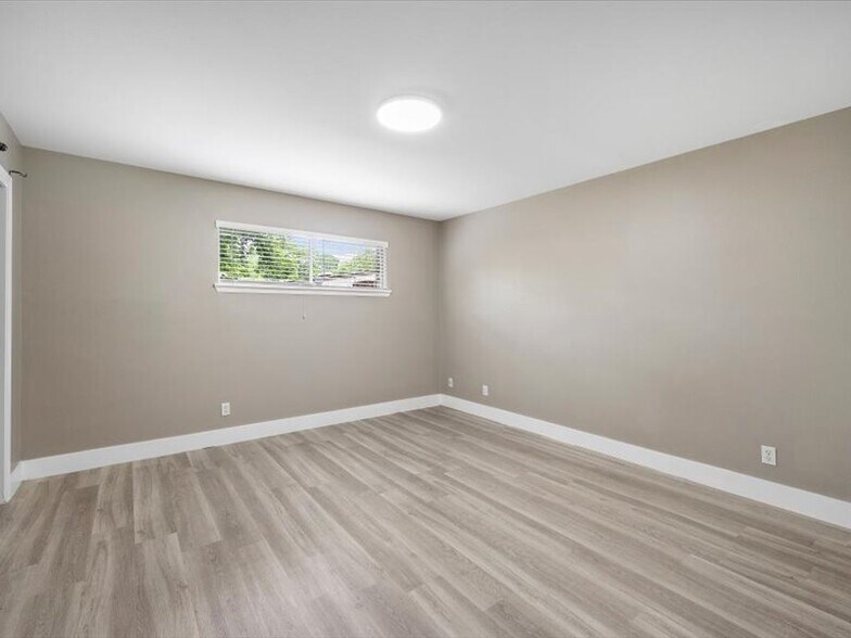 Master - 2303 East Side Dr