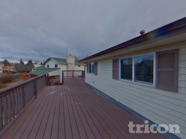 Building Photo - 5060 Barcelona Way