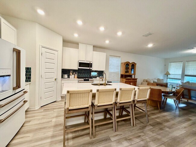 Building Photo - Exceptional 4BR, 3BA Home in Desirable Knox Ridge