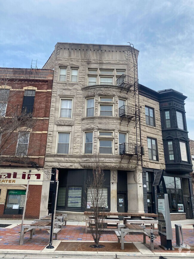 Building Photo - 2007 S Blue Island Ave