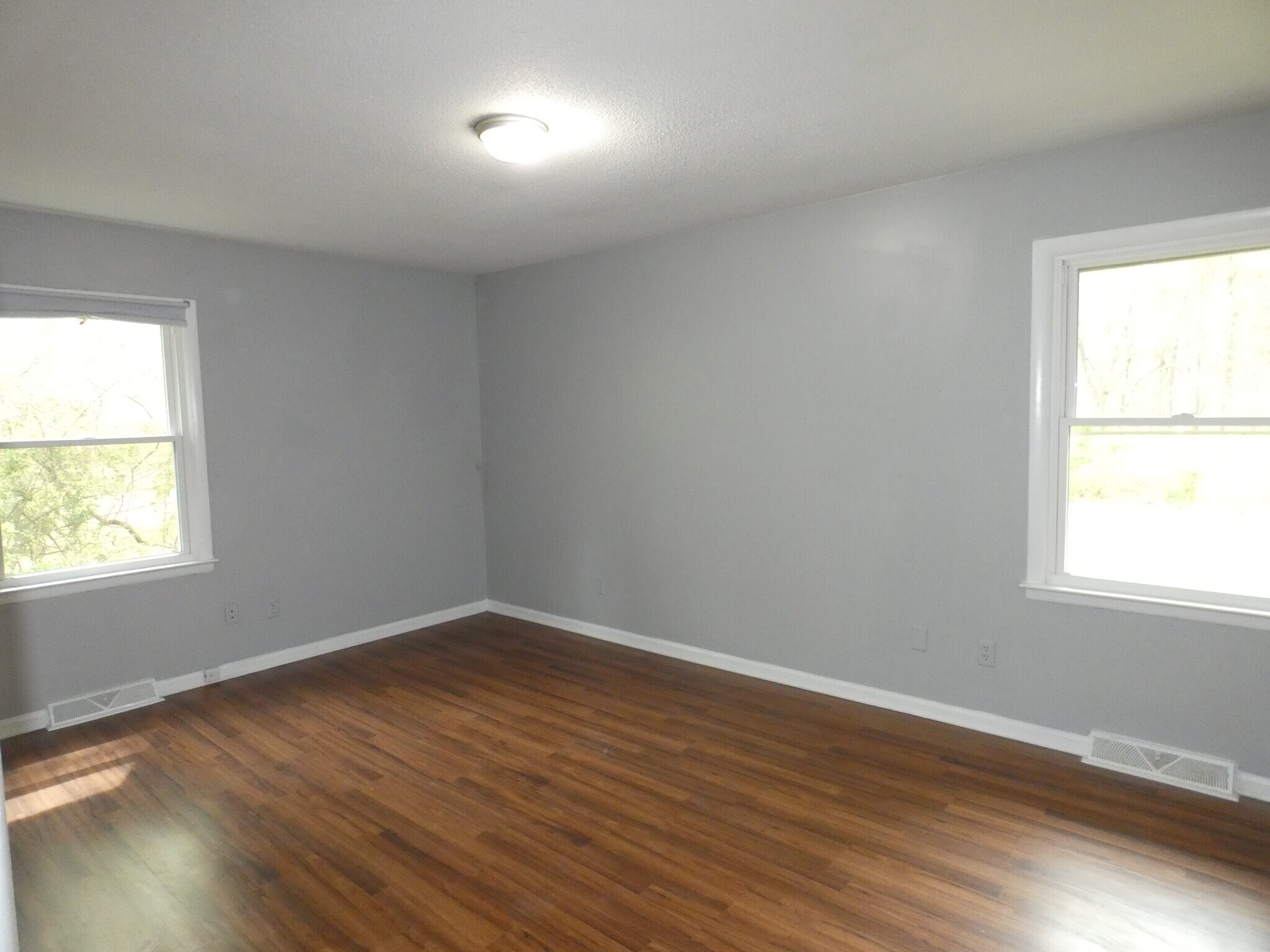 Building Photo - 5800 Meadowbrook Rd