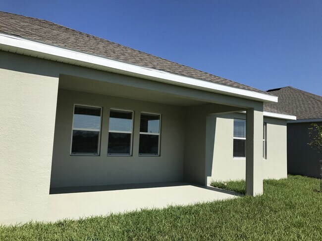 Building Photo - Large 4/3 Lake Front Executive Home with 3...