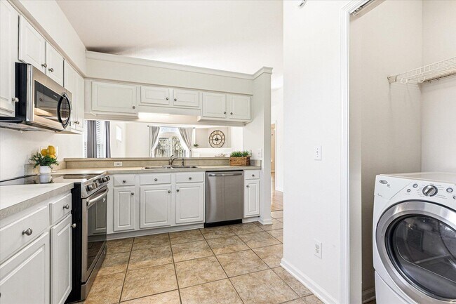 Building Photo - 335 Dreadnaught Ct