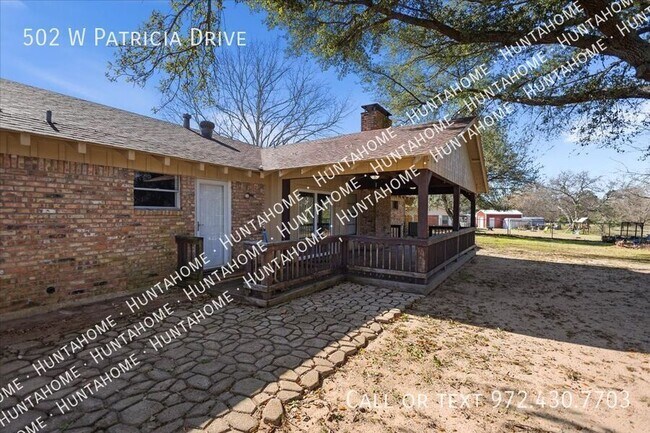 Building Photo - 502 W Patricia Dr