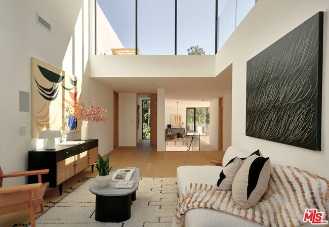 Building Photo - 10901 Chalon Rd