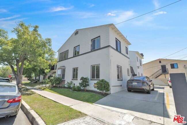 Building Photo - 2452 W 18th St